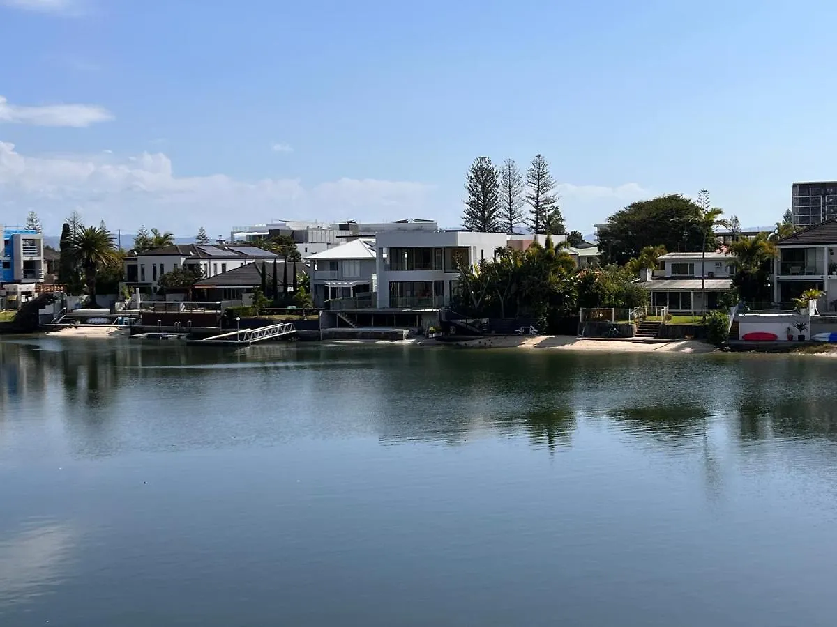 Quiet Family Paradise In Surfers Gold Coast Apartment